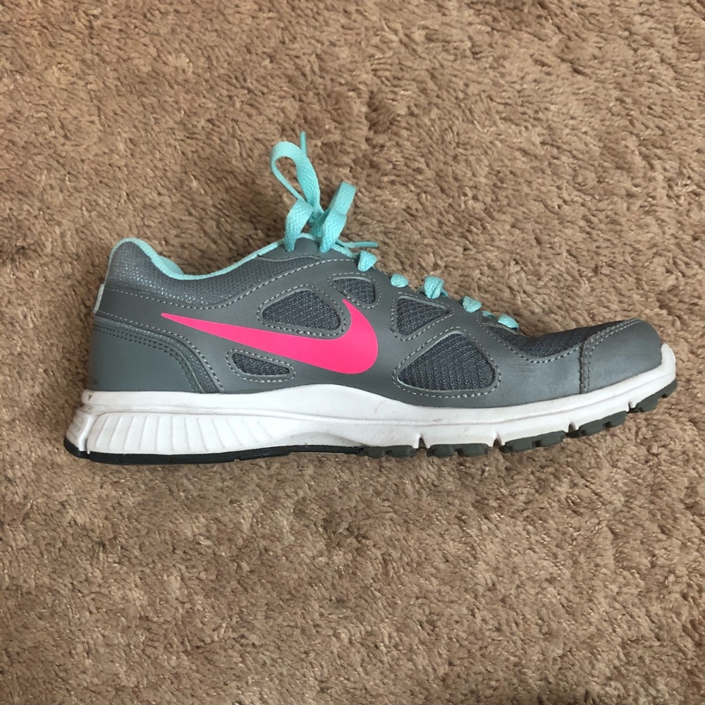 Nike Shoes - Picture 6 of 9